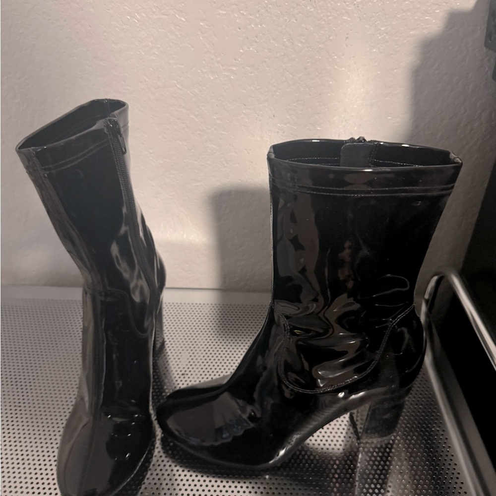 Kenneth Cole Patent Leather Boots Size 8